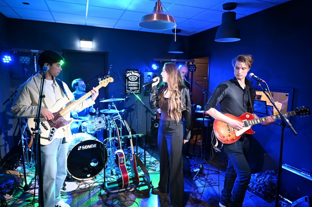 ../Images/10 jaar Ro's Barbershop 138.jpg